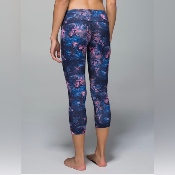 Lululemon Wunder Under Crop II *Full-On Luon
Moody Mirage Bark Berry Deep Navy - Picture 3 of 6